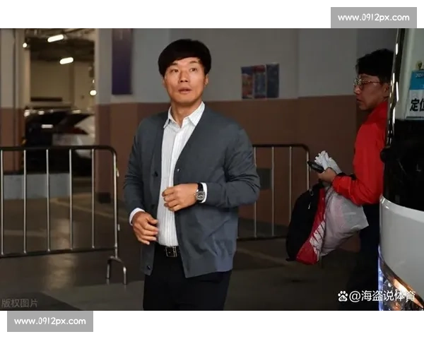 阿奇姆彭澄清踩队徽争议：与南基一战术分歧终致将帅失和